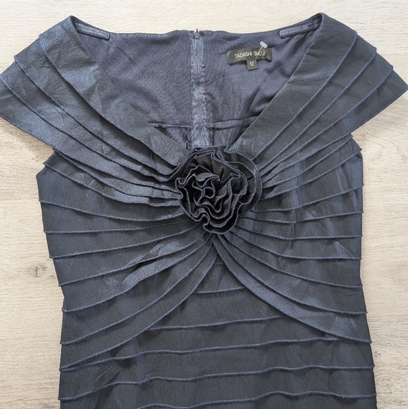 Formal/Cocktail Navy Blue Dress with Floral Detail Size 12 - Picture 5 of 5